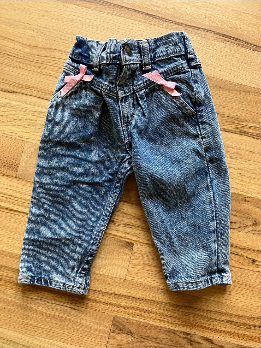 VNTG OshKosh Whitewash goes baby jeans 12 months